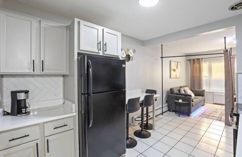 Franklin Park Apartment | Stylish & Peaceful Haven - 10mins to O'Hare Airport!