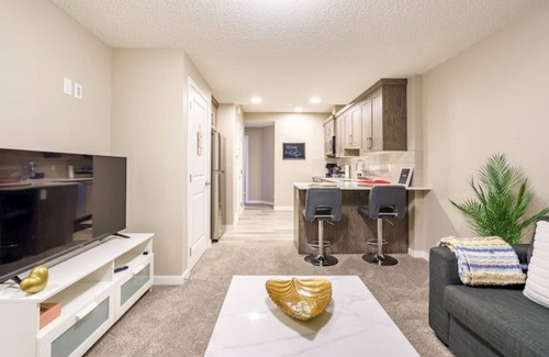 Sage Hill House | Stylish & Private 2 bedroom guest unit.