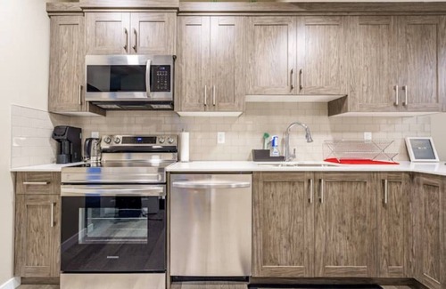 Sage Hill House | Stylish & Private 2 bedroom guest unit.