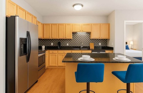 West Seventh Apartment | Stylish Queen 2BR Spot | Near XCEL + Free Parking