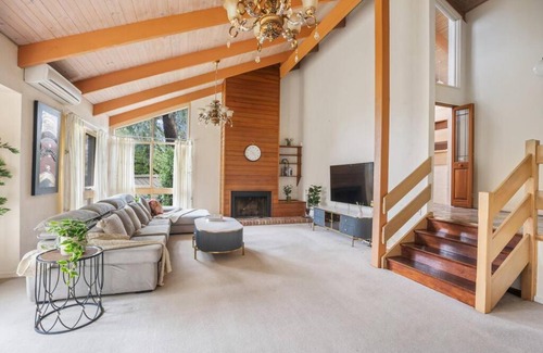 Wheelers Hill House | Stylish Retreat Family House 5BRM Wheelers Hill