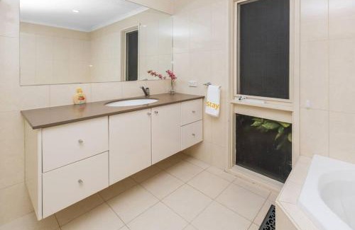 Wheelers Hill House | Stylish Retreat Family House 5BRM Wheelers Hill