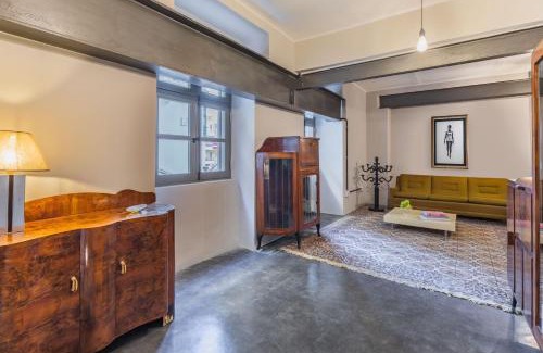 Floriana Apartment | Stylish Retro Suites