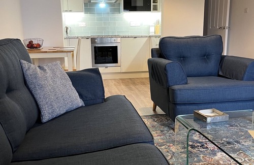 Mumbles Apartment | Stylish Rotherslade/Langland beach view apartment - 1 min from the beach