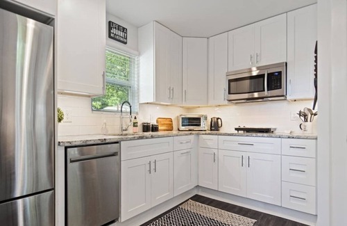 Cabbagetown House | Stylish Sanctuary | Tiny Luxury in a Hip Area