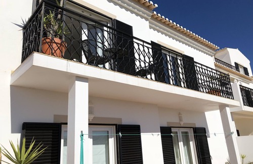 Figueira House | Stylish semi-detached villa in one of the most beautiful regions of Portugal.