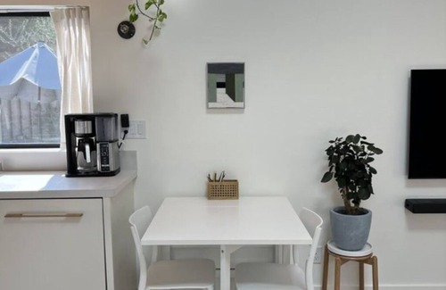 Eagle Rock Apartment | Stylish & Serene Eagle Rock Casitan