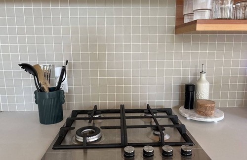 Eagle Rock Apartment | Stylish & Serene Eagle Rock Casitan