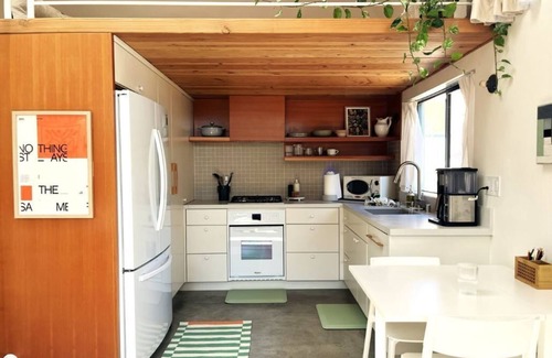 Eagle Rock Apartment | Stylish & Serene Eagle Rock Casitan