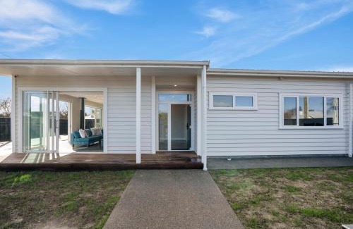 Martinborough House | Stylish Serenity - Martinborough Holiday Home