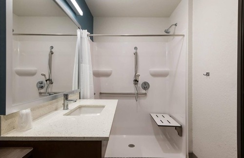 Rockledge House | Stylish Single Room with Kitchen Near TreeTop Trek Park & Outdoor Fun