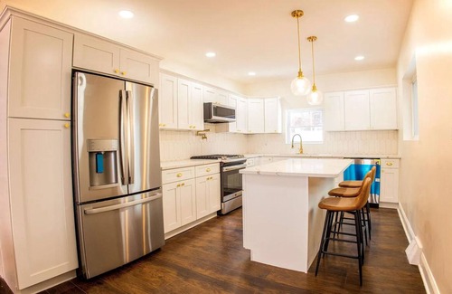 South Philadelphia House | Stylish South Philly 4 Bdrm Townhouse with Free Street Parking
