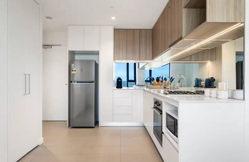 Southbank Apartment | Stylish Southbank 2bd Epic Views Rooftop Gym, Pool