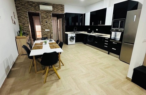 Alicante Apartment | Stylish & Spacious Apartment in Lovely Alicante. City Center. All Amenities