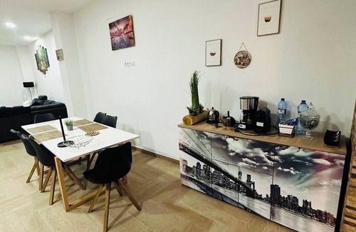 Alicante Apartment | Stylish & Spacious Apartment in Lovely Alicante. City Center. All Amenities