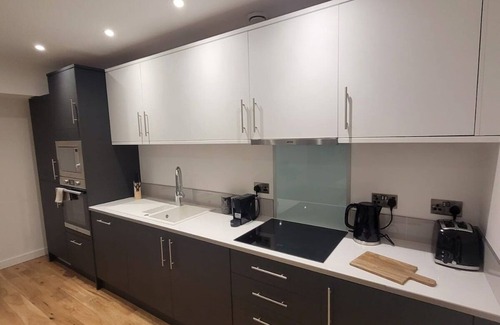 Wainscot Apartment | Stylish Spacious 1 Bed Flat Rochester Strood Located Centrally