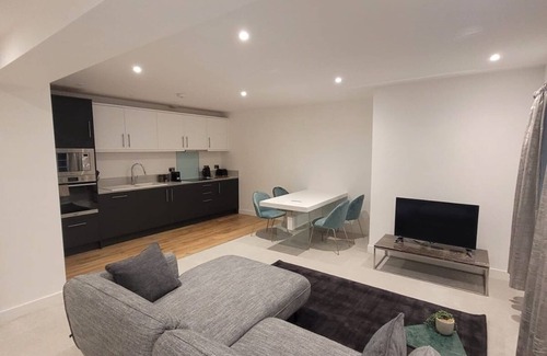 Wainscot Apartment | Stylish Spacious 1 Bed Flat Rochester Strood Located Centrally