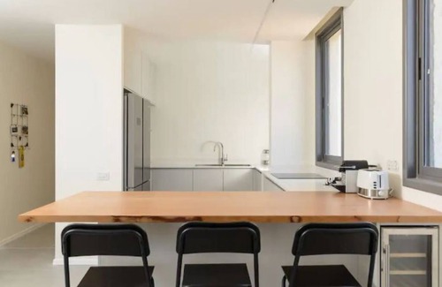 Netanya Apartment | Stylish & Spacious 3 bedroom apartment by the Sea