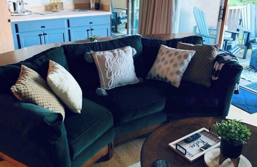 Bellaire Condo | Stylish/Spacious/Comfy Retreat: Golf-ski-swim-hike. 2 Suites/4 beds/3 bathrooms.