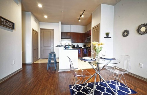 Greenway Plaza-Upper Kirby House | ★Stylish Spacious Condo in RiverOaks/Uptown★