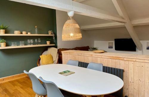 Porthmadog Apartment | Stylish & Spacious Town Centre Duplex Apartment