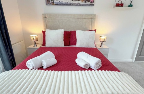 Manchester House | Stylish Stay on St Mary’s Road- 4-bedroom house in lovely Manchester with WiFi