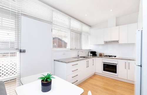 Hazelwood Park Apartment | Stylish Studio Apartment