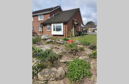 Fairwater Apartment | Stylish studio bungalow, close to Cardiff Centre