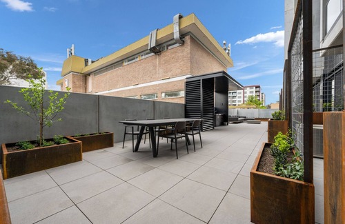 Braddon Apartment | Stylish Studio in Braddon with Communal Area