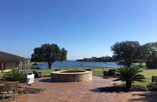 April Sound Apartment | Stylish Studio on Lake Conroe