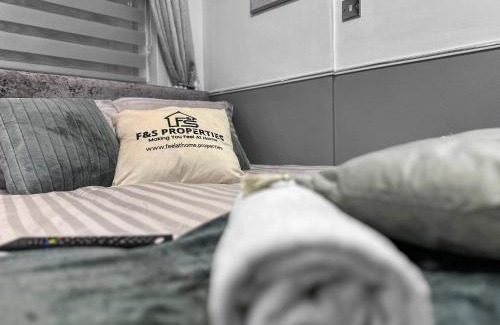 Maerdy Apartment | Stylish Studio Suite W Vip Lounge Access-maerdy