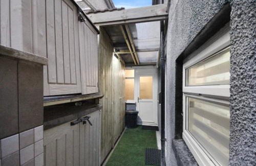 Maerdy Apartment | Stylish Studio Suite W Vip Lounge Access-maerdy
