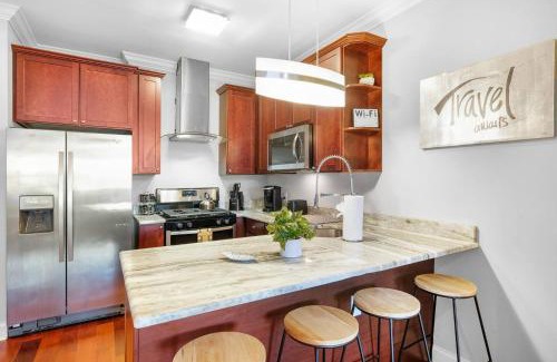 Olde Kensington Apartment | Stylish Studio W Rooftop Pool