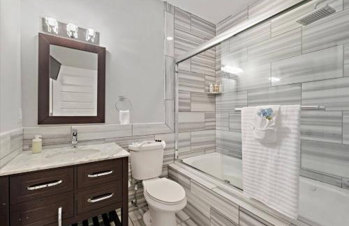 Olde Kensington Apartment | Stylish Studio W Rooftop Pool