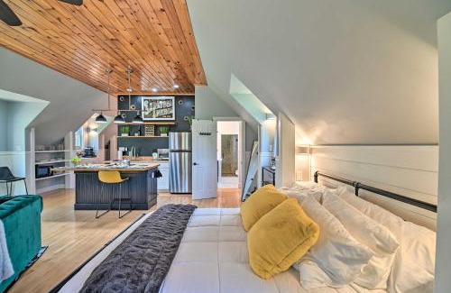 Saratoga Springs Apartment | Stylish Studio with Fireplace about 3 Mi From Dtwn!