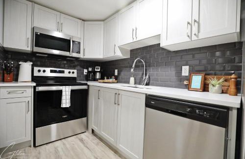 Southwest Edmonton House | Stylish Suite With King Bed,Long Stays,Disney+,Airport