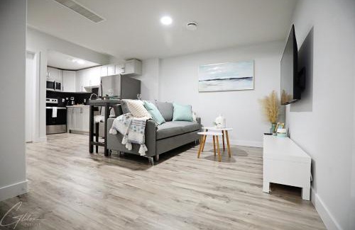 Southwest Edmonton House | Stylish Suite With King Bed,Long Stays,Disney+,Airport