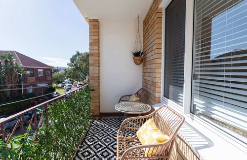 North Bondi Apartment | Stylish Sun Drenched North Bondi Beach Oasis