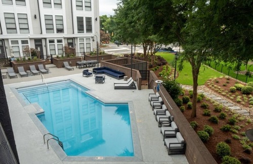 First Ward House | Stylish Townhouse In Uptown/1BD Luxury w/City Views/Free Parking & WiFi