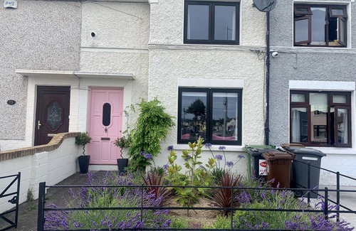 Haroldʼs Cross House | Stylish Townhouse Near City Centre