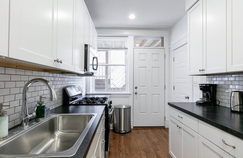 Wrigleyville Apartment | Stylish Two Bedroom - A block from Wrigley Field