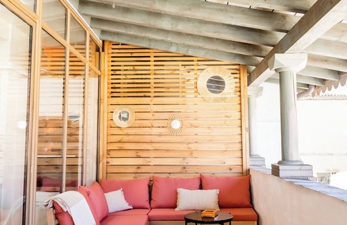 Bastide Saint-Louis Apartment | Stylish two bedroom apartment with outdoor space and A/C in Carcassonne centre