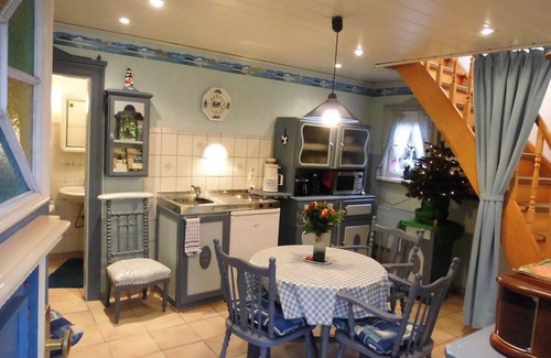 Jever Apartment | stylish, two storied apartment with seoarate entrance centrally located