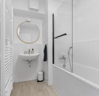 Nove Mesto Apartment | Stylish Urban apartment-Garden&Parking&AC