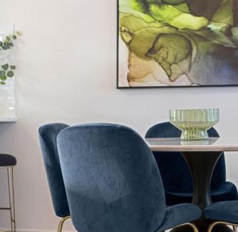 Adelaide Central Business District Apartment | Stylish Urban Retreat on Eden