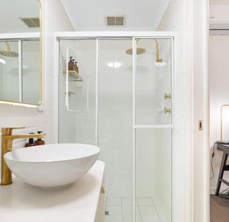 Adelaide Central Business District Apartment | Stylish Urban Retreat on Eden
