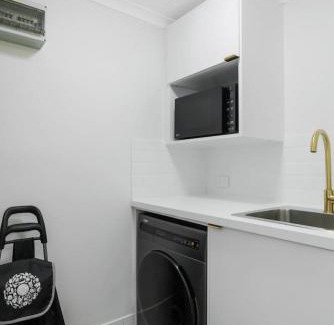 Adelaide Central Business District Apartment | Stylish Urban Retreat on Eden