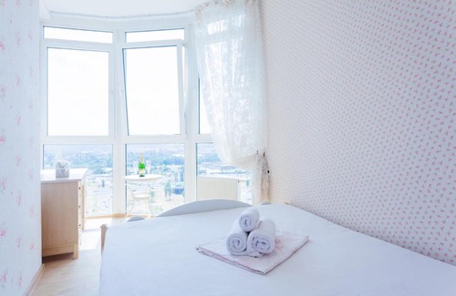 Obolon' Apartment | Stylish views Apartments in the parasol. Parus .Obolonskaya embankment