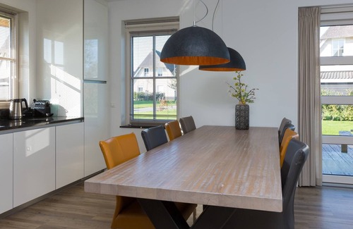Delfstrahuizen Villa | Stylish Villa by the Water