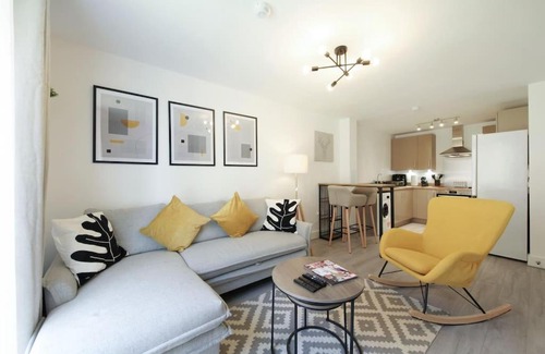 South Ockendon Apartment | Stylish Well-Furnished Haven.